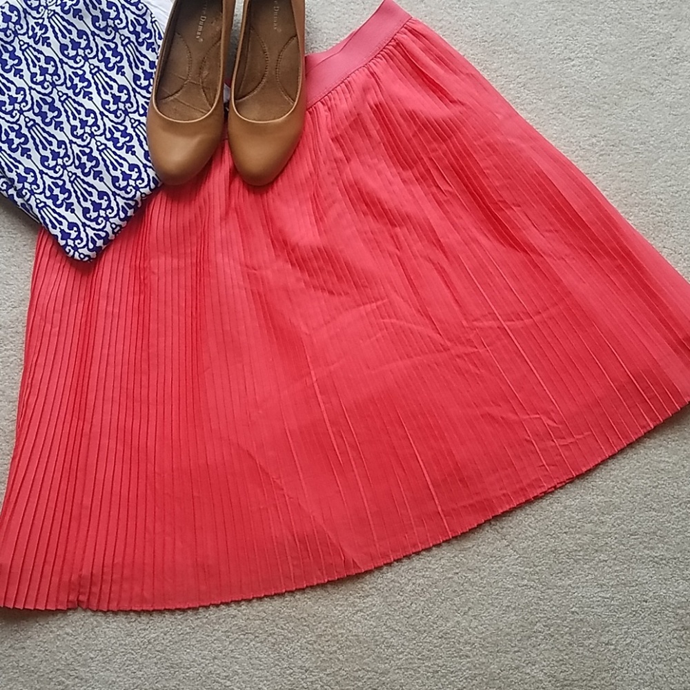 Coral pink pleated skirt